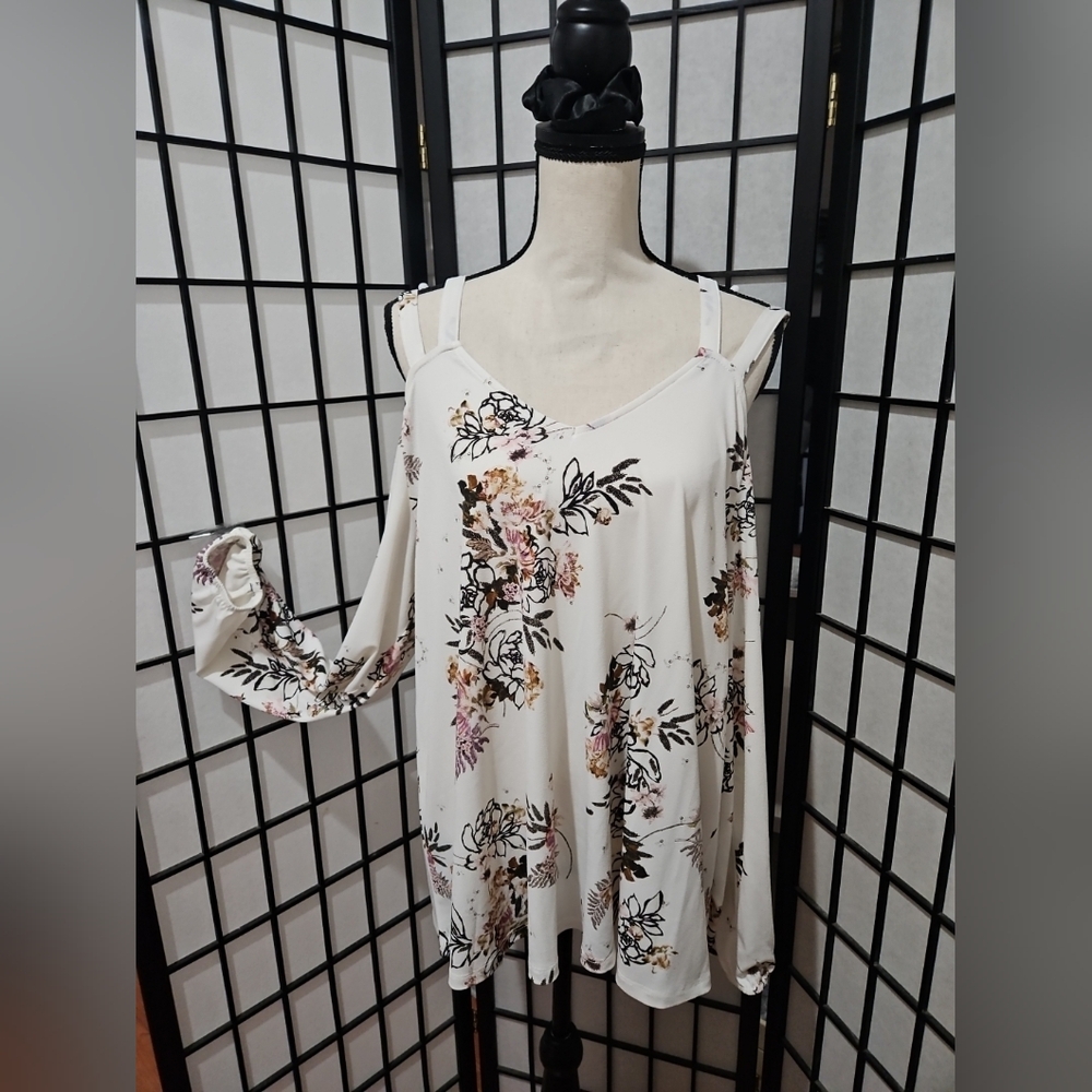 Torrid Size 1 (1X 14/16) Cold Shoulder White  Long Sleeve Top
